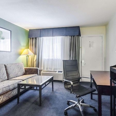 Rodeway Inn & Suites Williamsburg Central Extérieur photo
