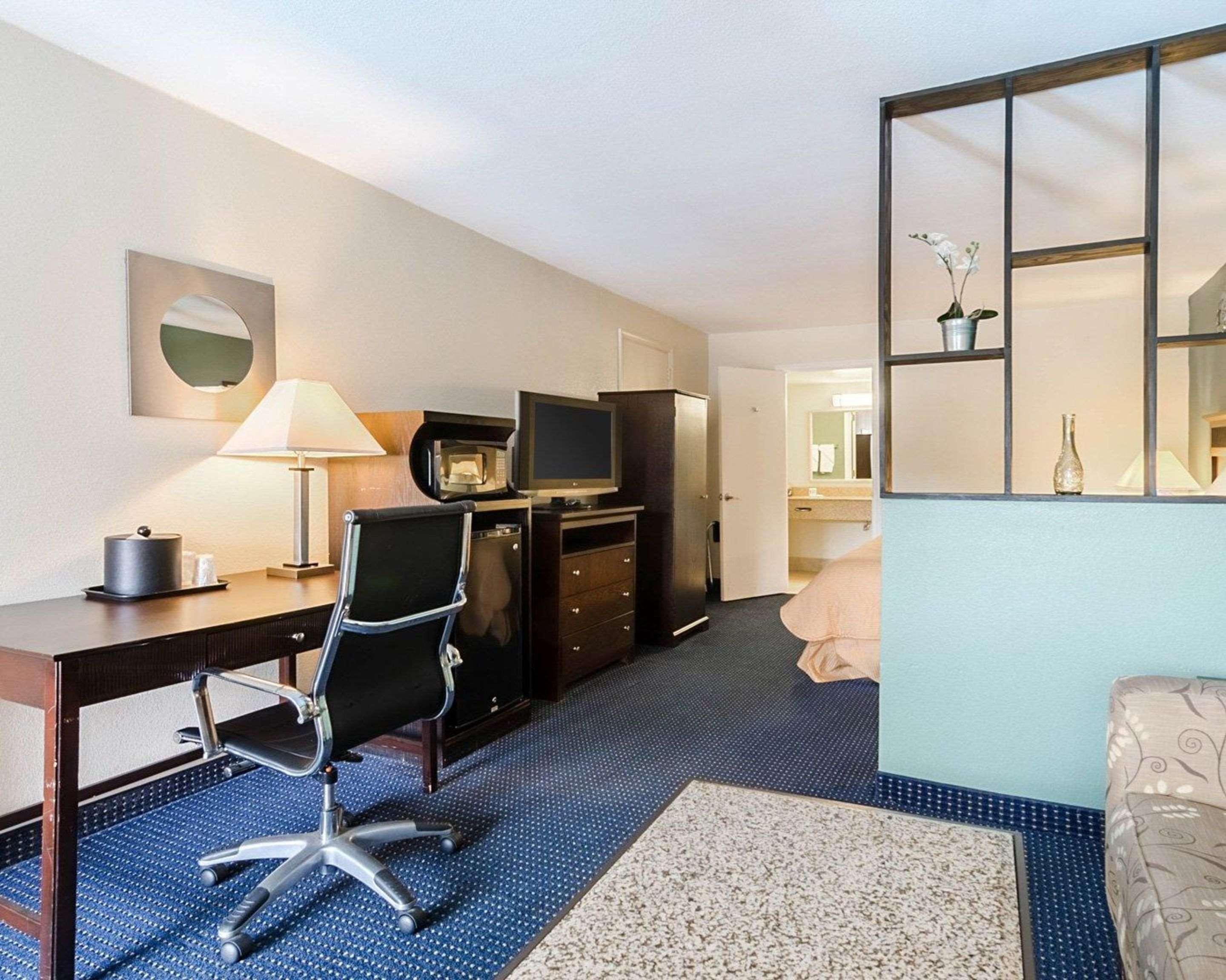 Rodeway Inn & Suites Williamsburg Central Extérieur photo