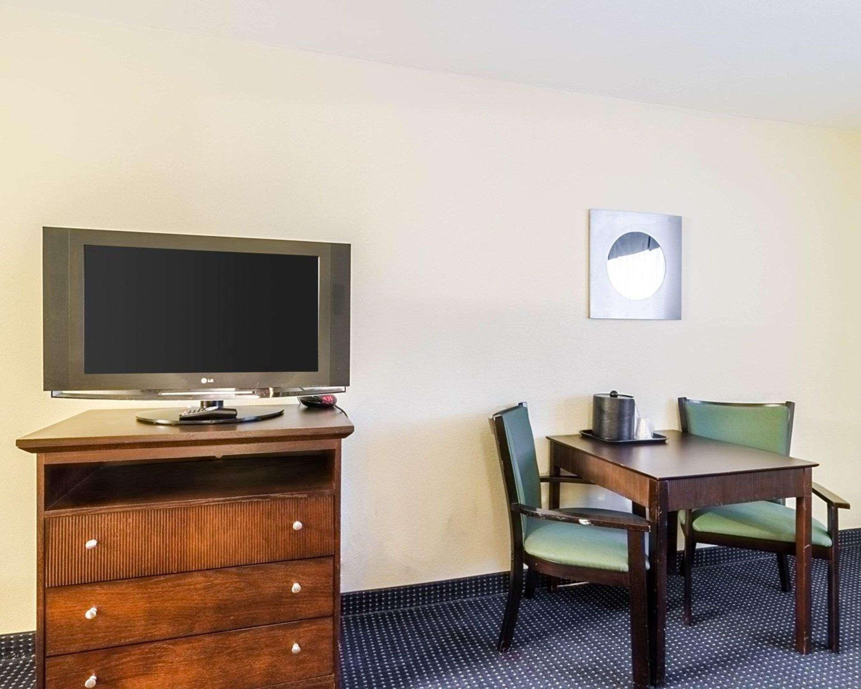 Rodeway Inn & Suites Williamsburg Central Extérieur photo