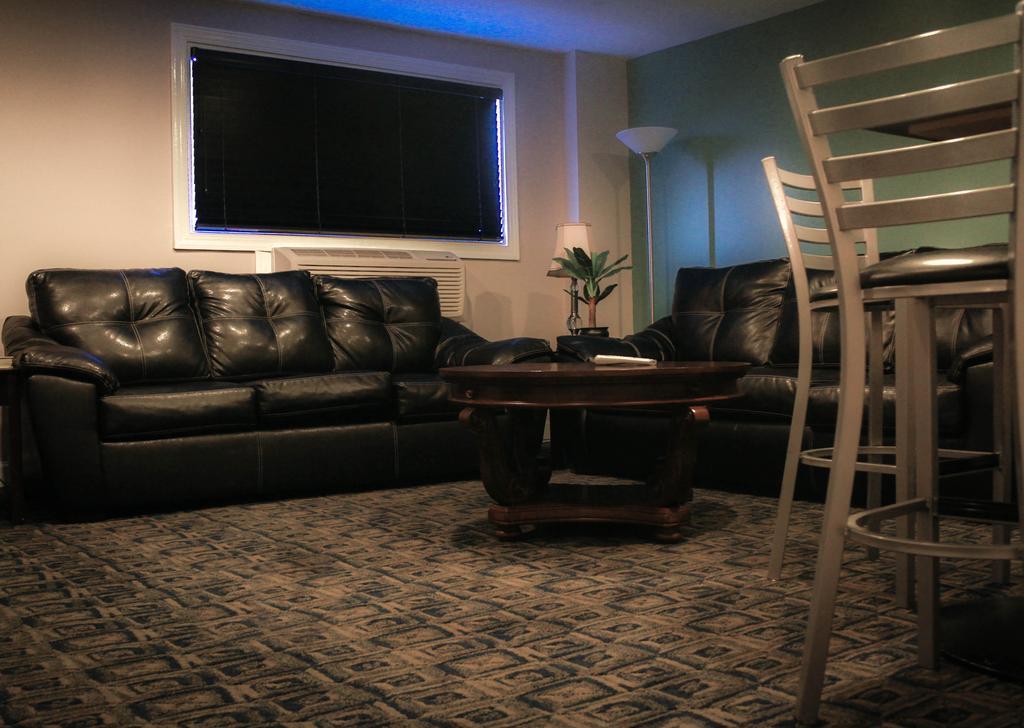 Rodeway Inn & Suites Williamsburg Central Extérieur photo