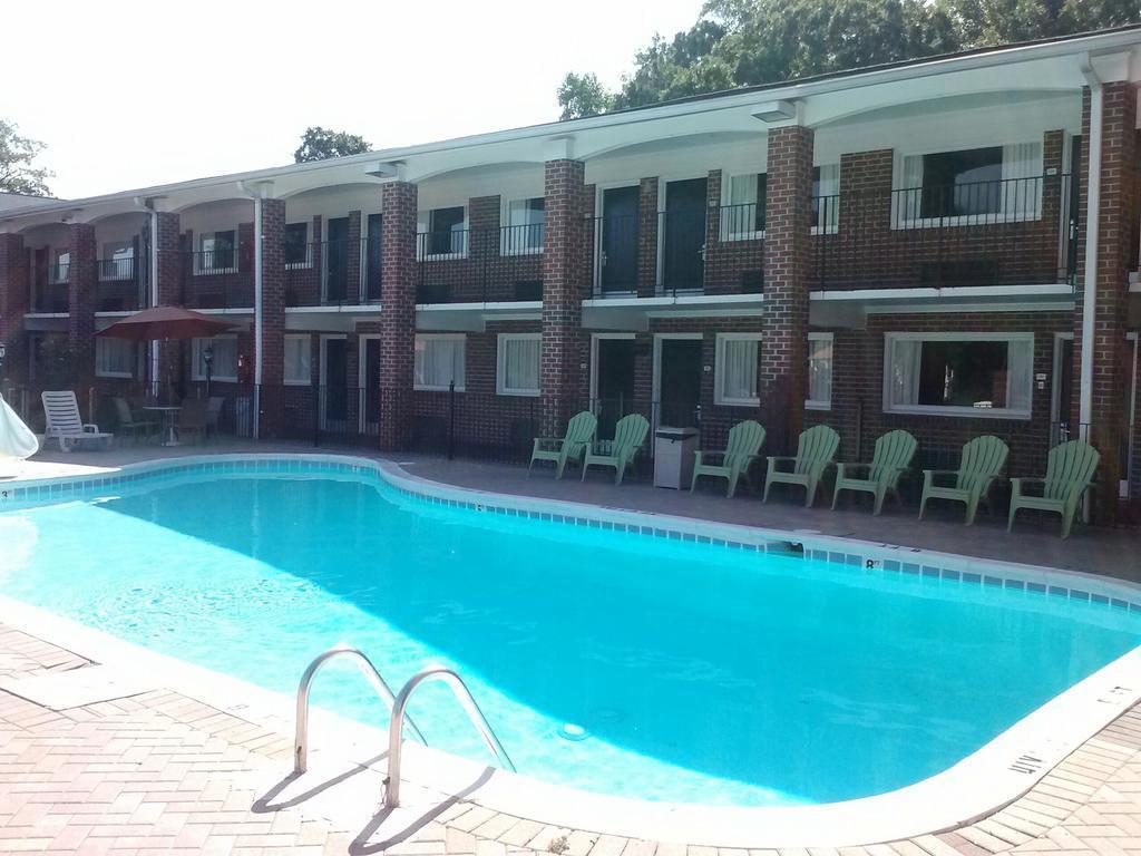 Rodeway Inn & Suites Williamsburg Central Extérieur photo