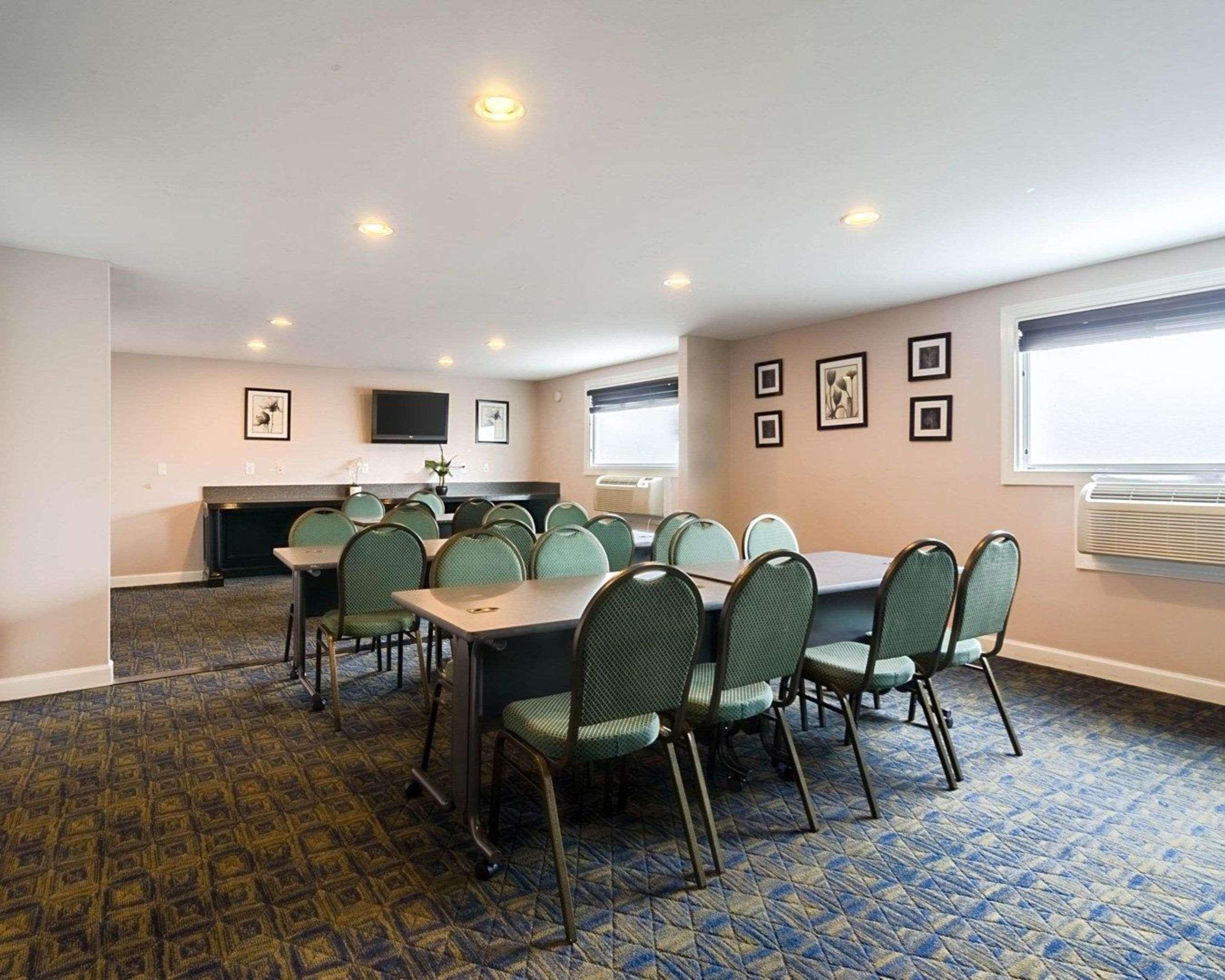 Rodeway Inn & Suites Williamsburg Central Extérieur photo