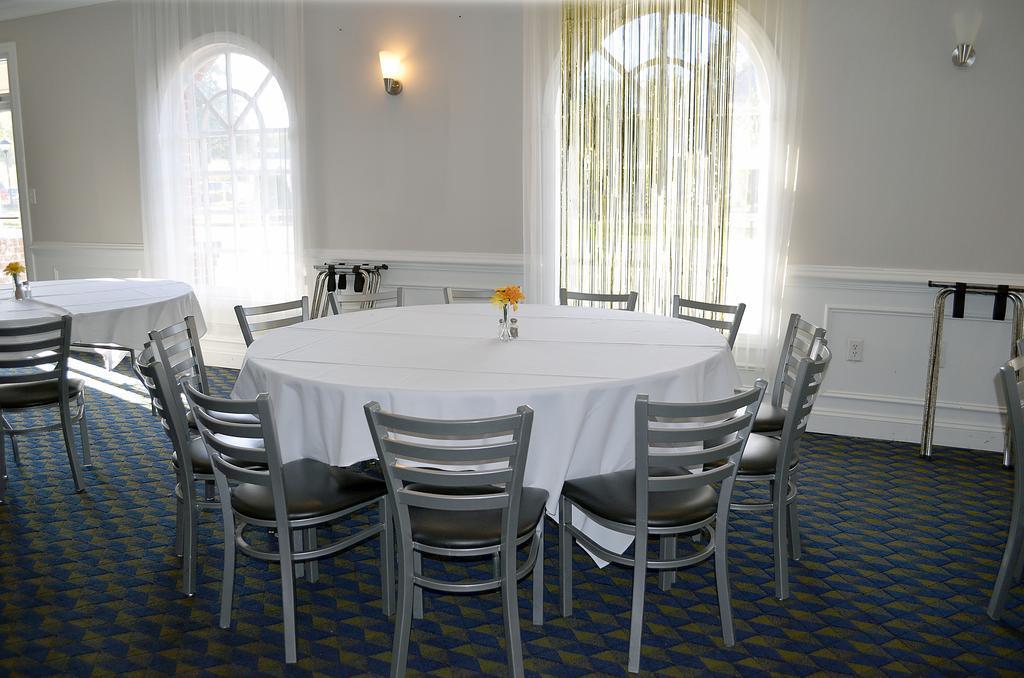Rodeway Inn & Suites Williamsburg Central Extérieur photo