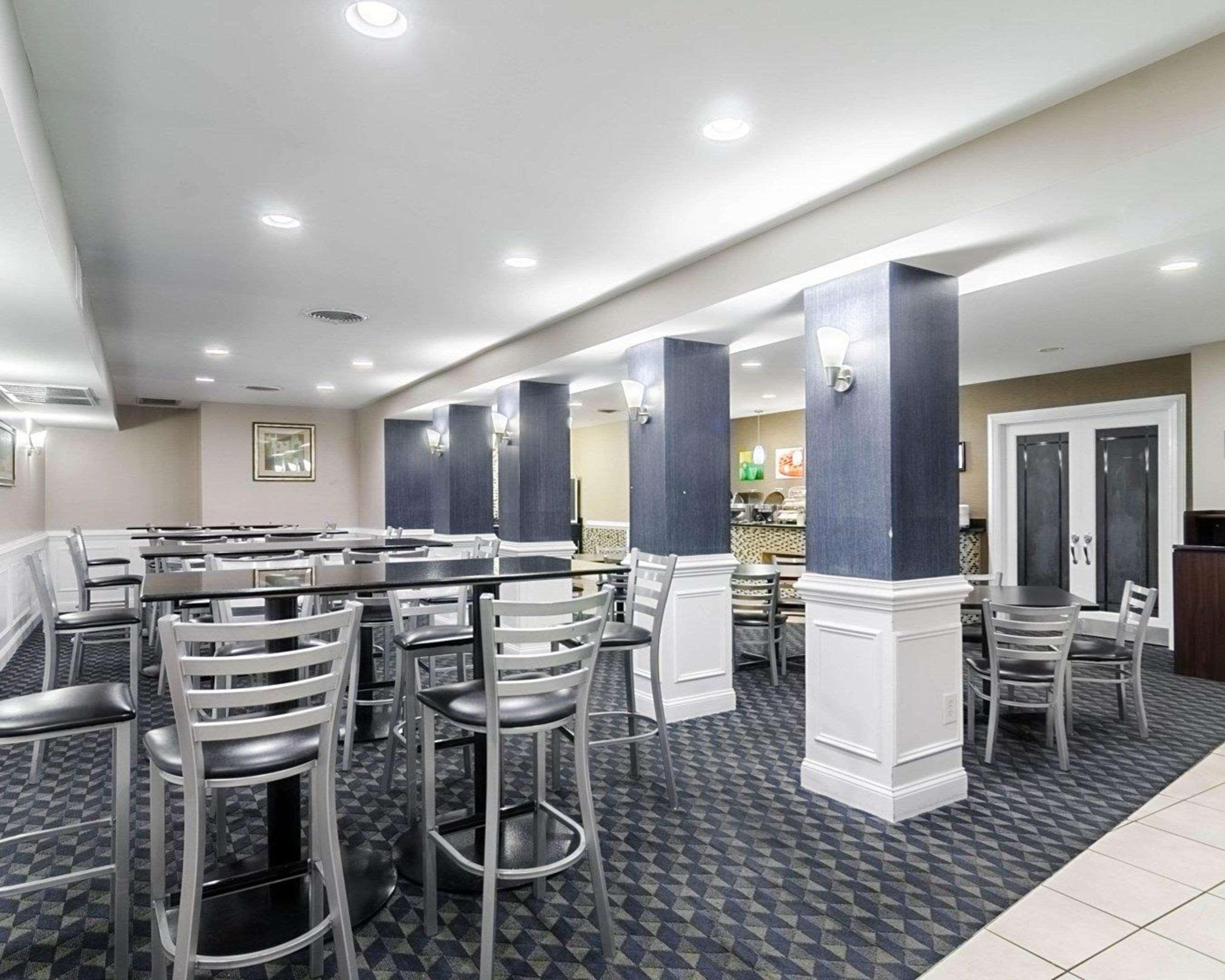 Rodeway Inn & Suites Williamsburg Central Extérieur photo