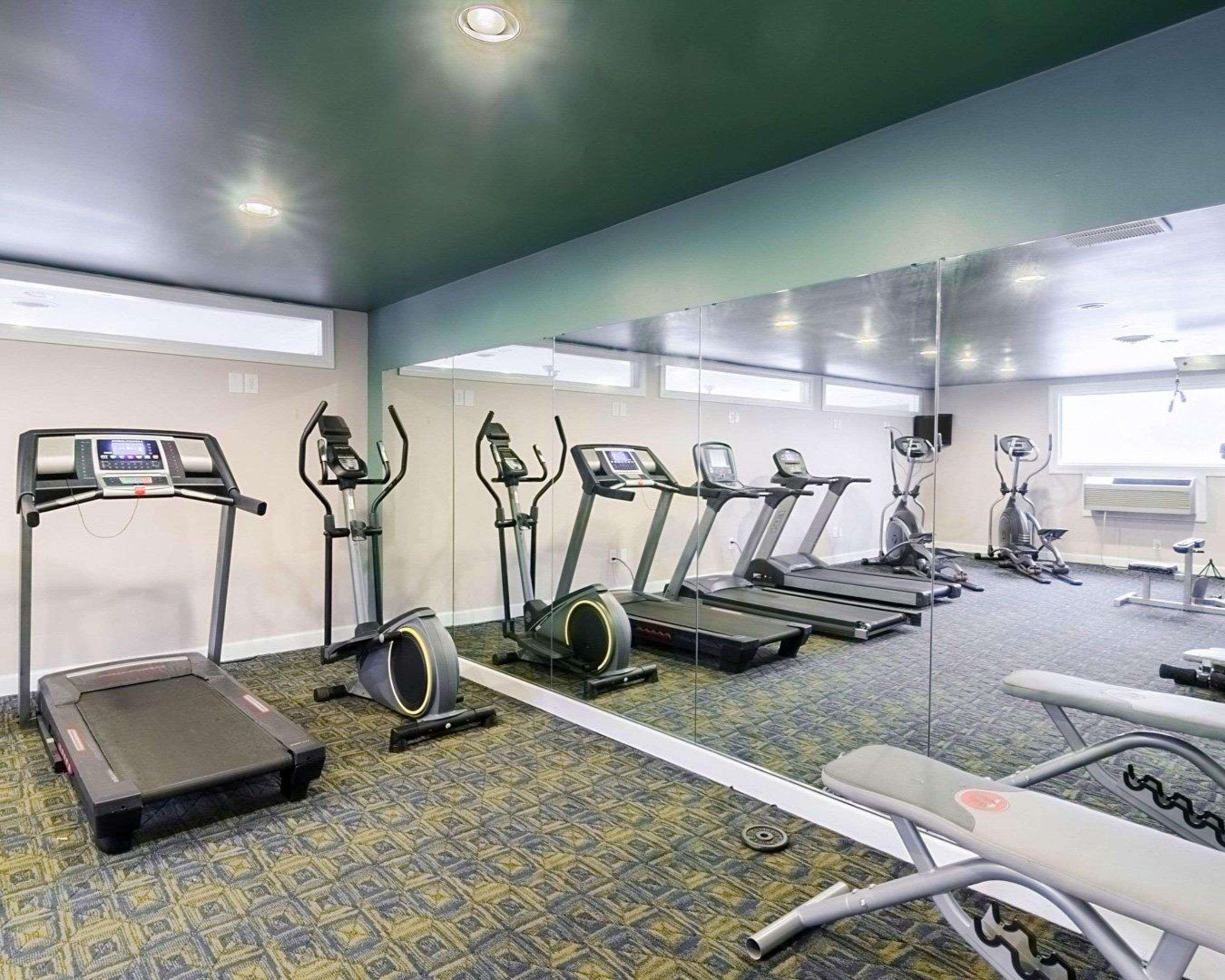 Rodeway Inn & Suites Williamsburg Central Extérieur photo