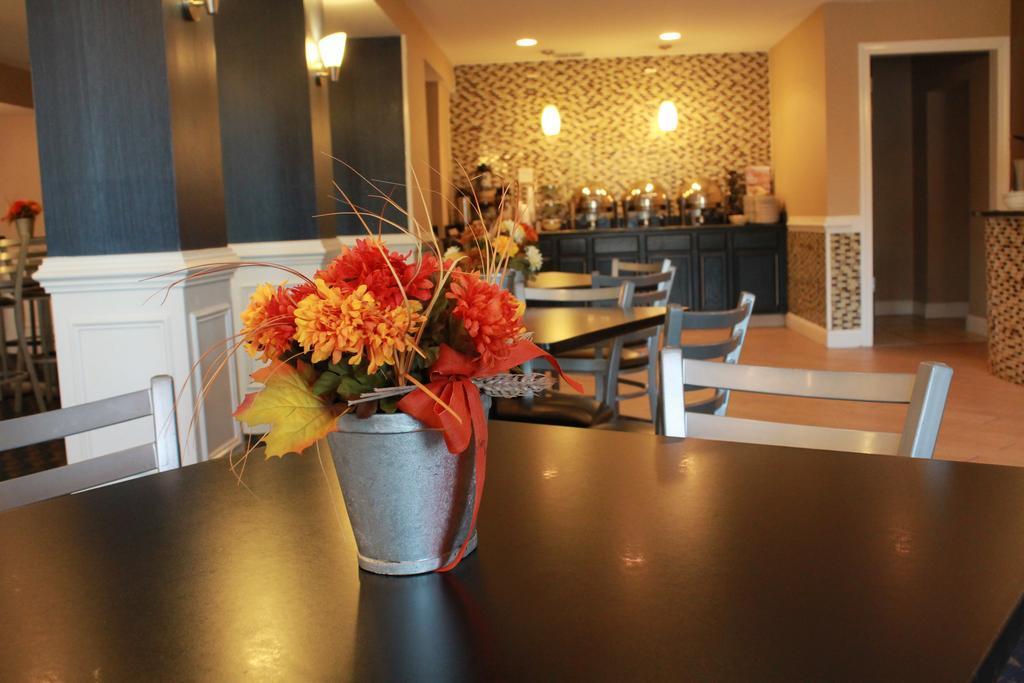 Rodeway Inn & Suites Williamsburg Central Extérieur photo