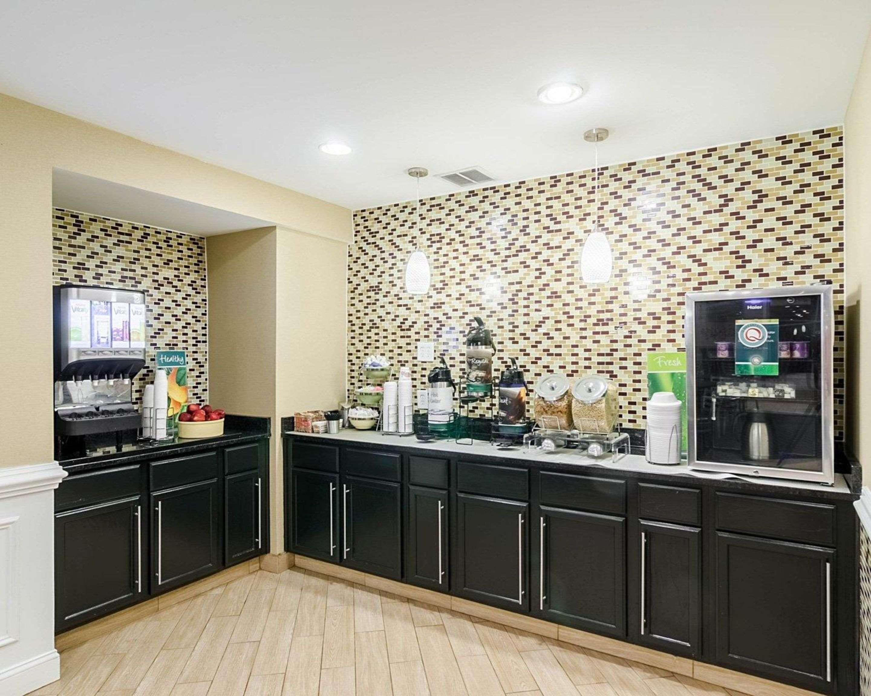 Rodeway Inn & Suites Williamsburg Central Extérieur photo