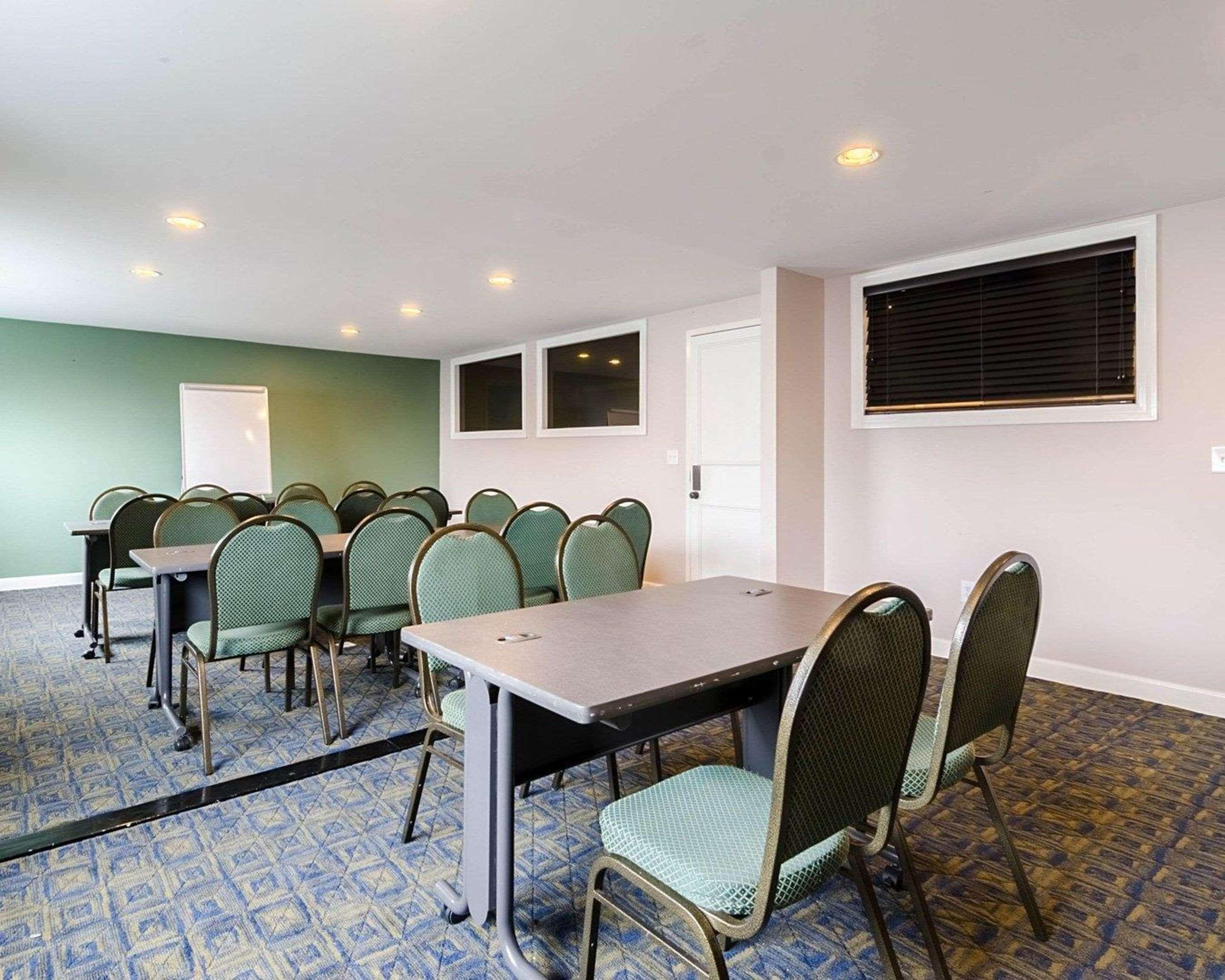 Rodeway Inn & Suites Williamsburg Central Extérieur photo