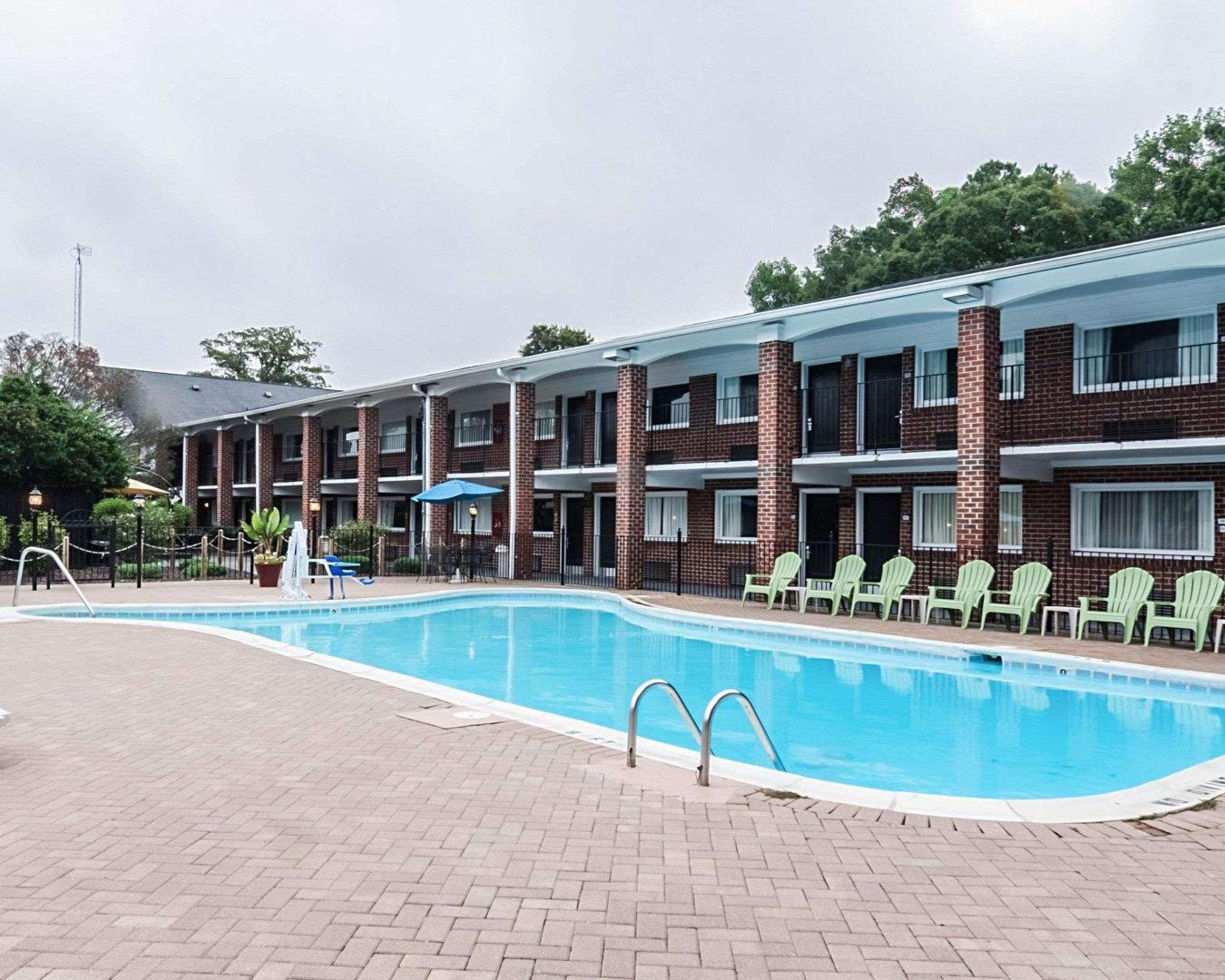 Rodeway Inn & Suites Williamsburg Central Extérieur photo