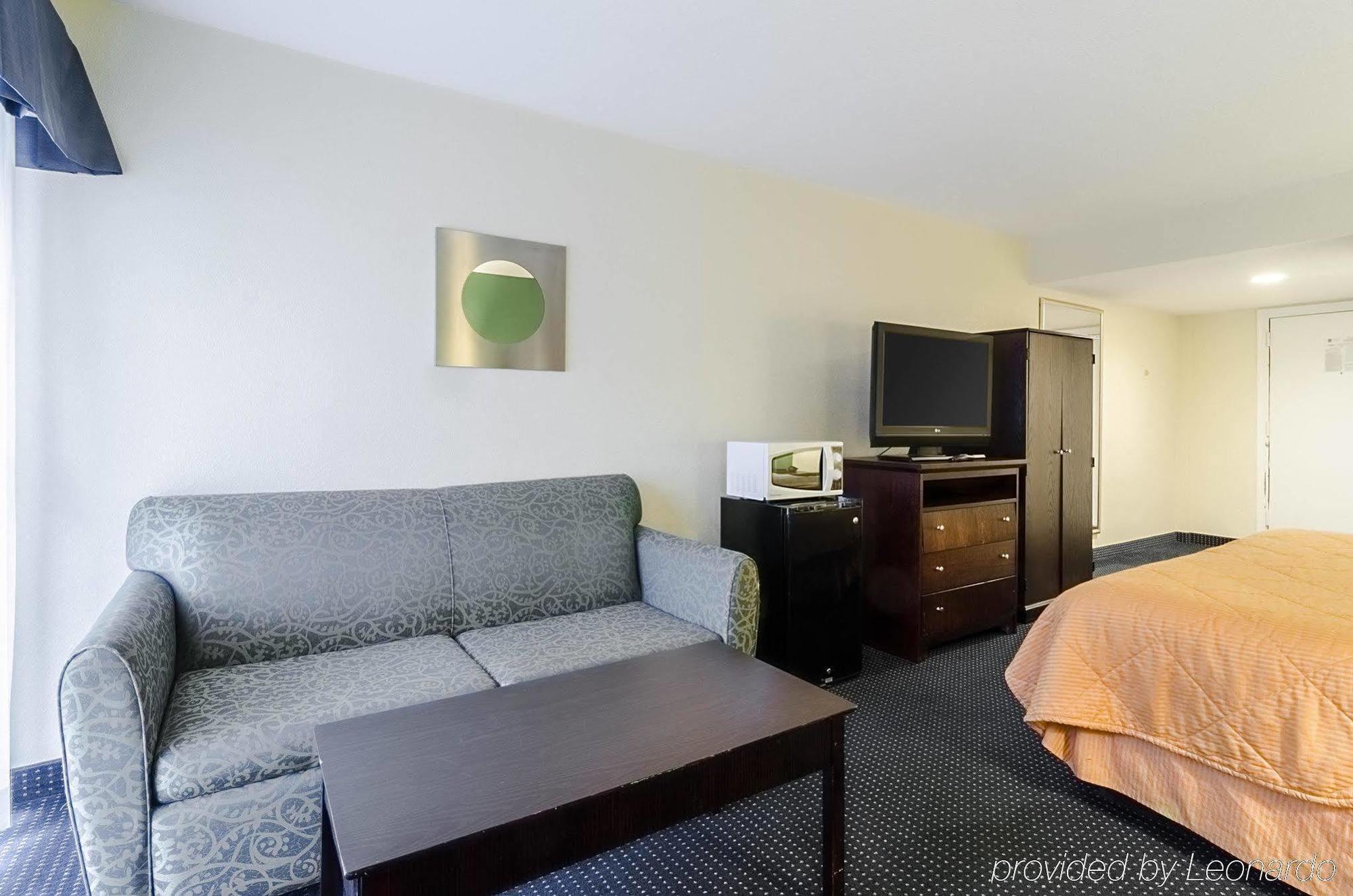 Rodeway Inn & Suites Williamsburg Central Extérieur photo