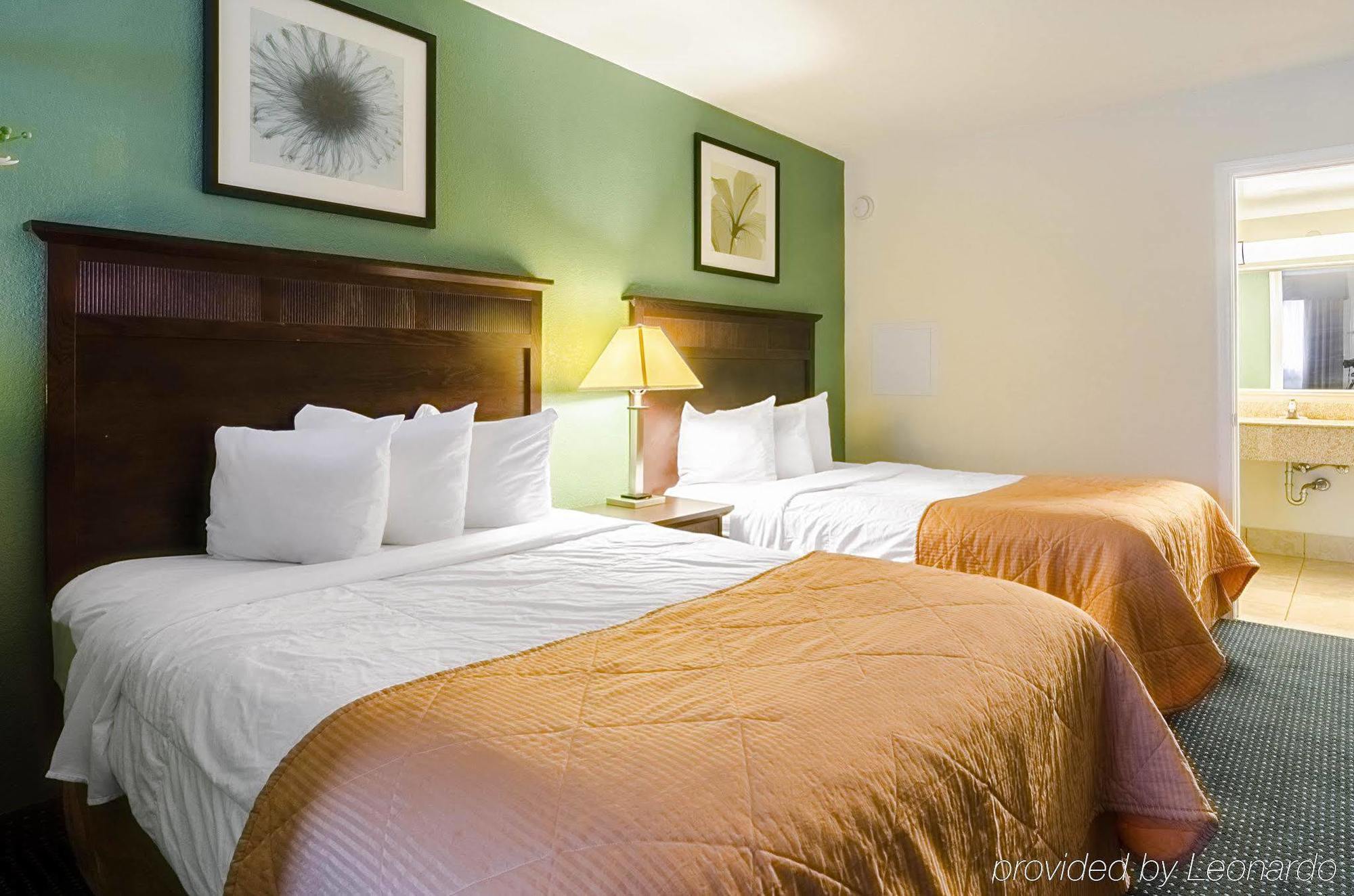 Rodeway Inn & Suites Williamsburg Central Extérieur photo