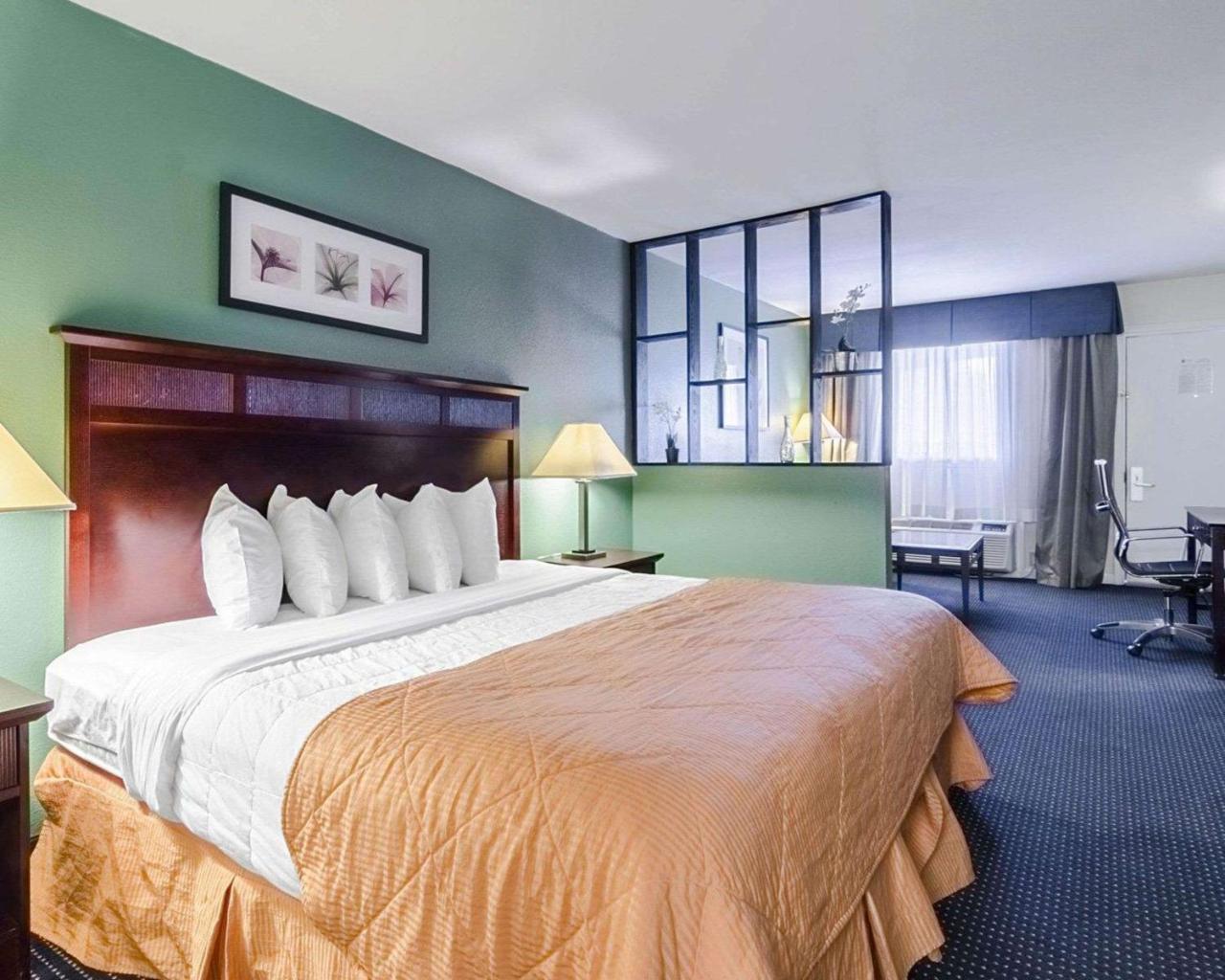 Rodeway Inn & Suites Williamsburg Central Extérieur photo